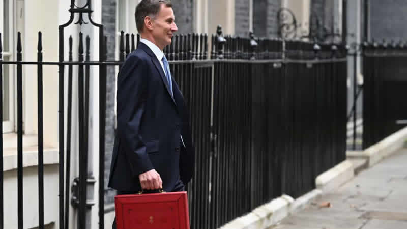 İngiltere Maliye Bakanı Jeremy Hunt yeni bütçeyi açıkladı!