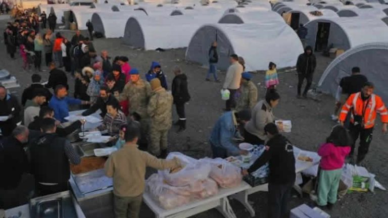 İngiltere’de Türkiye için “Deprem yürüyüşü”