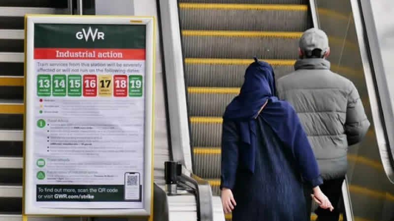 İngiltere’de demir yolu çalışanları greve gitti