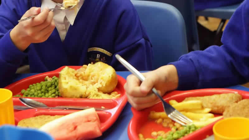 İngiltere’de gıda yoksulluğundan etkilenen çocuk sayısı iki katına çıktı