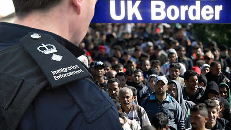 İngiltere’de halk göçmenlik konusuna olumlu yaklaşıyor
