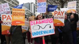 İngiltere’de yarım milyon çalışan grevde