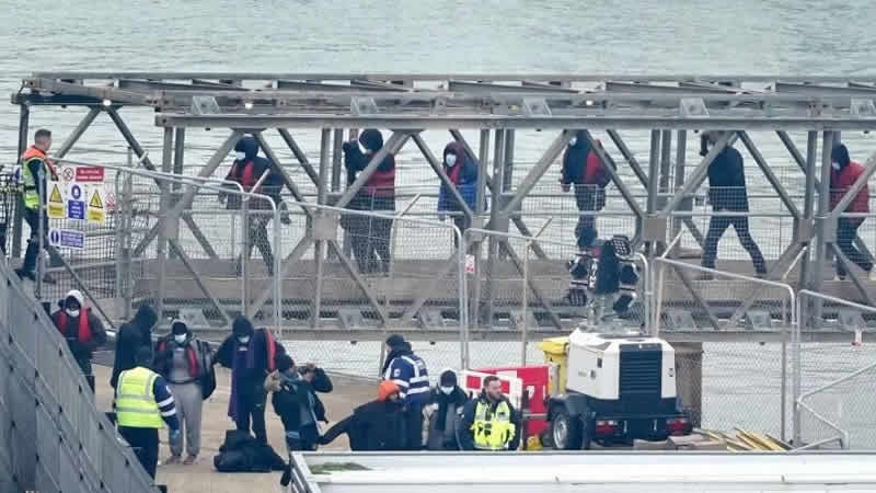 İngiltere’nin mülteci planı uluslararası hukukun sınırlarını zorluyor