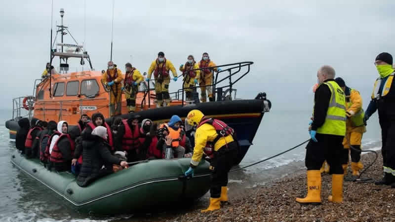 İngiltere’ye kaçak yolla gelenlerin sığınma talebi engellenecek