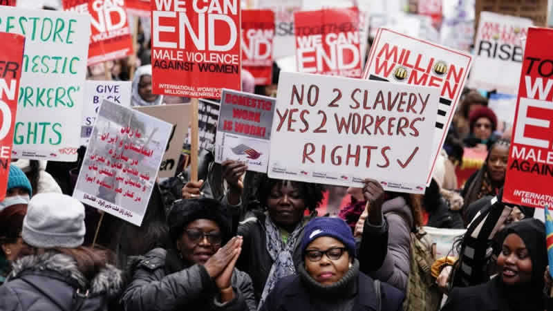 Londra’da binlerce kadın meydana indi