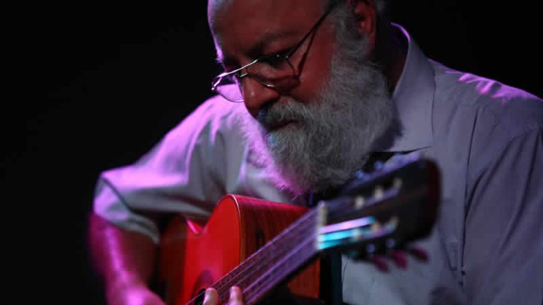 Londra’da yaşayan müzisyen Sedat Sarıcı’dan deprem için beste