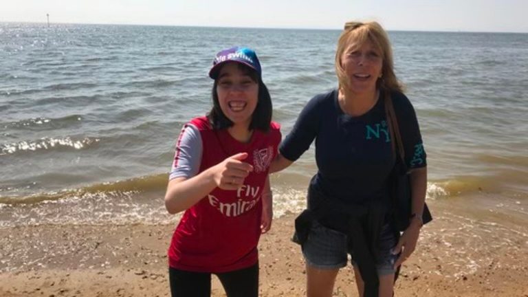 Aileler, tıbbi kenevir araştırmaları için hükümete çağrıda bulunuyor