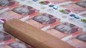 Kral Charles banknotları basıldı