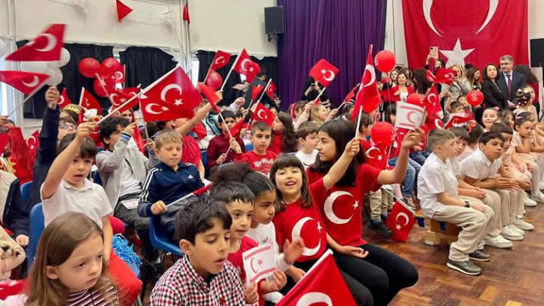 23 Nisan Ulusal Egemenlik ve Çocuk Bayramı Londra’da büyük bir coşkuyla kutlandı