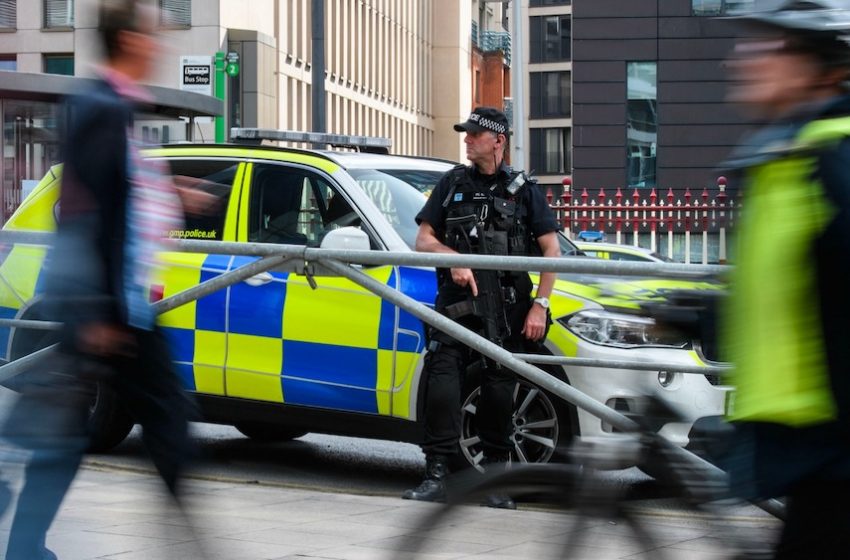  Londra’daki soygunlarda kurbanların yüzlerine ASİT püskürtüldü!