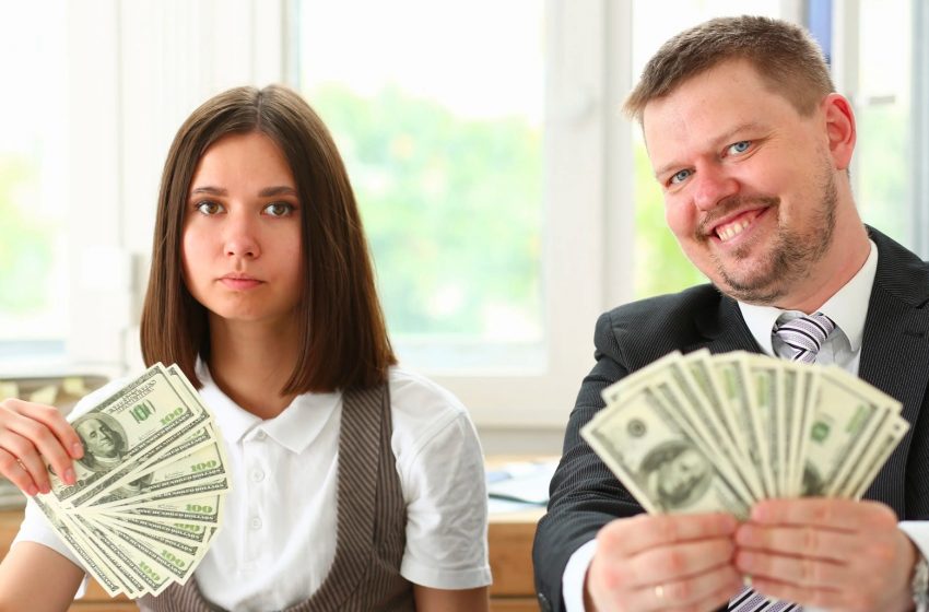  Erkekler hala çoğu işte kadınlardan daha fazla kazanıyor