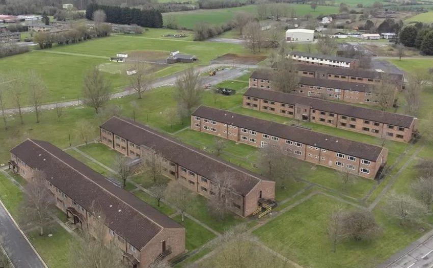  İngiltere hükümeti sığınmacıları askeri üsse yerleştirecek