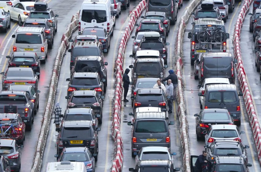  Milyonlarca kişi Paskalya tatili için yollara çıkıyor