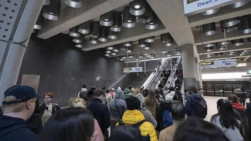 İngiltere’de 130 bin kamu çalışanı greve gitti