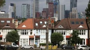 İngiltere’de konut fiyatlarında sert düşüş