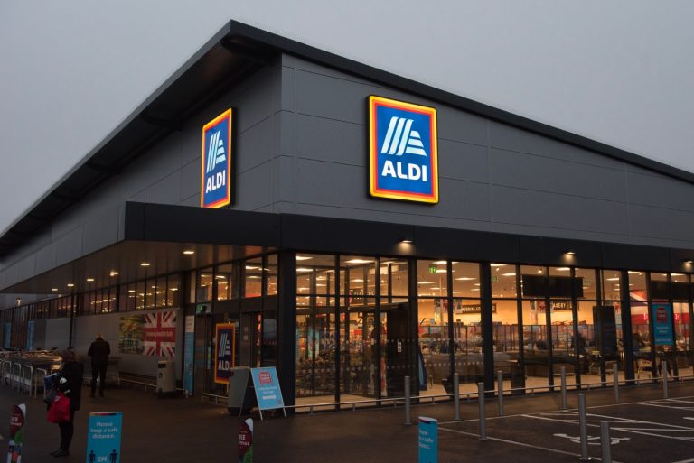 Aldi İngiltere’nin en ucuz süpermarket zinciri seçildi