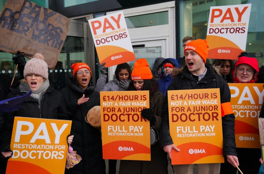  Genç doktorların grevinde arabuluculuk görüşmesi çağrısı yapılıyor