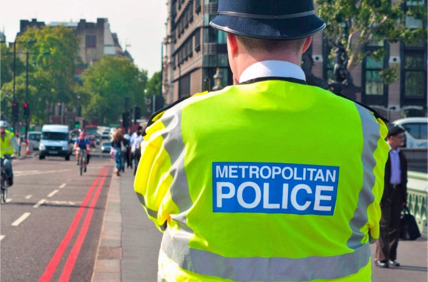  İngiltere’de halkın Polis’e olan güveni sarsılmış durumda