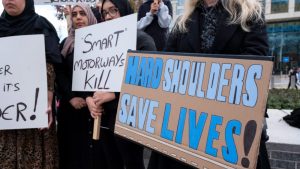 Güvenlik ve maliyet endişeleri nedeniyle şu anda yeni bir akıllı otoyol planlanmıyor