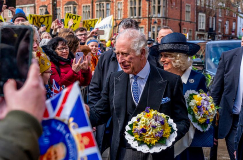 Londra Kral Charles’ın taç giyme törenine hazırlanıyor