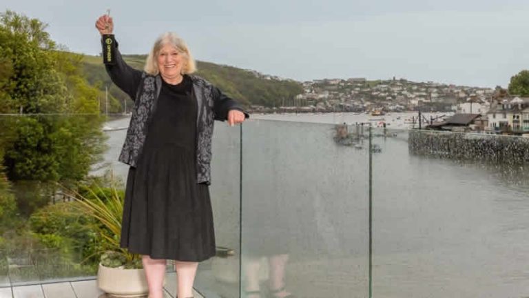 74 yaşındaki kadının hayatı girdiği çekilişle değişti