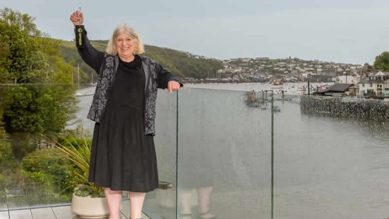 74 yaşındaki kadının hayatı girdiği çekilişle değişti