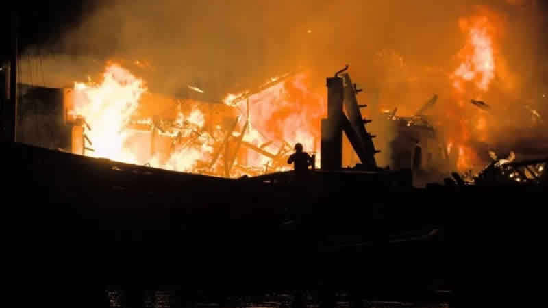 Bristol’daki tersane yangını sonrası bir kişi tutuklandı