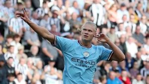 Erling Haaland İngiltere’de yılın futbolcusu seçildi!