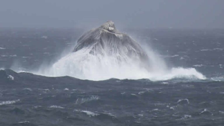 İngiliz öğretmen Atlantik’teki kayalıkta 60 gün geçirecek