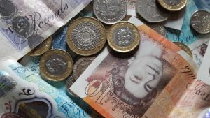 İngiltere’de Bu Ay Sosyal Yardımlar ve Emekli Maaşları Erken Ödenecek