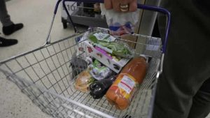 İngiltere’de 46 yılın en yüksek gıda enflasyonuna ‘vurgunculuk’ soruşturması