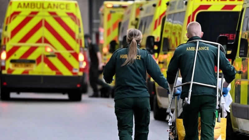 İngiltere’de 7 milyon hasta sıra bekliyor