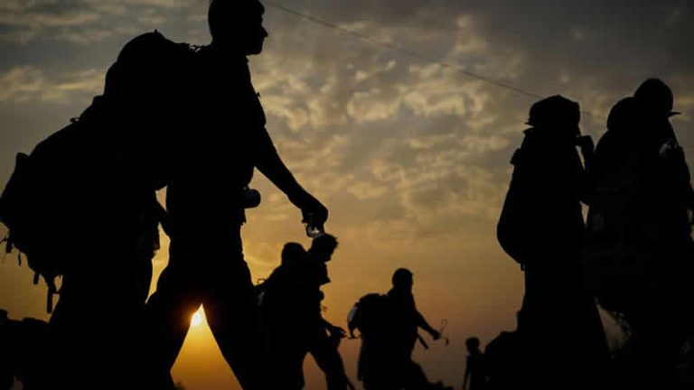 İngiltere’de göçmenlere yer bulamayan hükümet gemileri kullanma kararı aldı