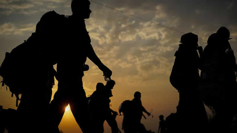 İngiltere’de göçmenlere yer bulamayan hükümet gemileri kullanma kararı aldı