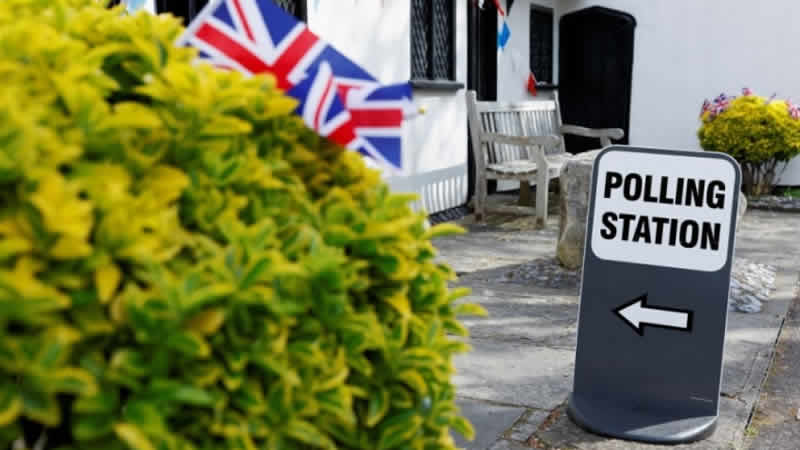 İngiltere’de halk yerel seçim için sandığa gitti