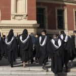 İngiltere hükümeti öğrenci kredisi faiz oranlarını %6 ile sınırlandırdı