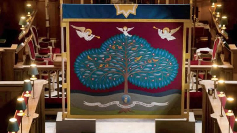 Kral 3. Charles’ın taç giyme töreninde mahremiyet paravanı