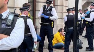 Kraliyet Ailesi karşıtı protestocuların lideri gözaltına alındı