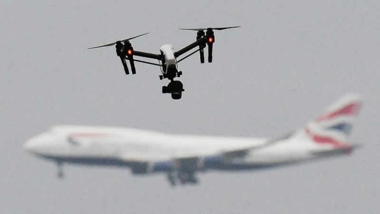 Londra Gatwick Havalimanı’na drone alarmı!
