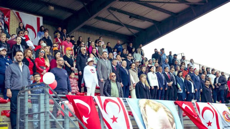 Londra’da 19 Mayıs kutlamaları coşkuyla gerçekleştirildi