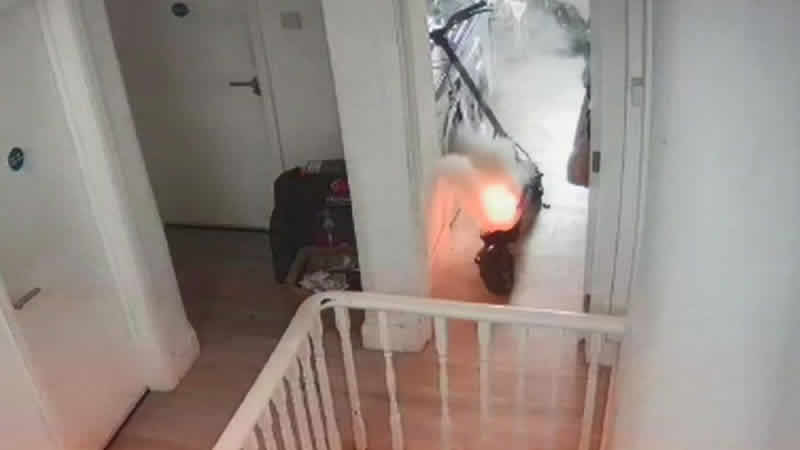 Londra’da şarjda bırakılan scooter bomba gibi patladı