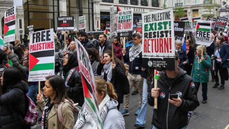 Londra’da İsrail karşıtı yürüyüş