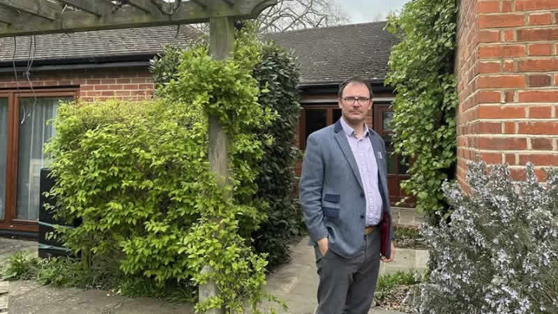 Ukraynalı mültecilere ev sahipliği yaptığı için Mortgage başvurusu reddedildi