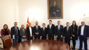 YTB Başkanı Eren, Londra’da basın mensuplarıyla bir araya geldi