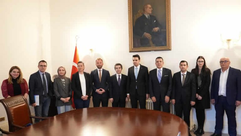 YTB Başkanı Eren, Londra’da basın mensuplarıyla bir araya geldi