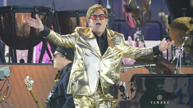 Elton John, İngiltere’de son konserini verdi