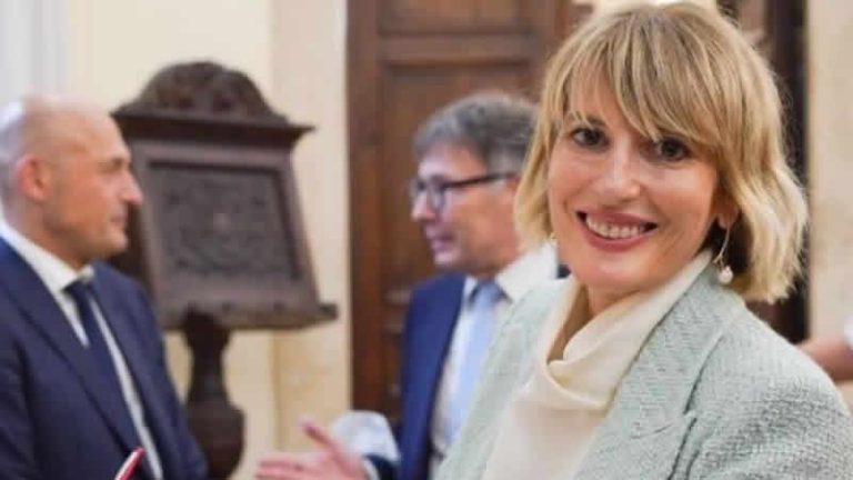 İngiliz elçiye tavsiye yağdı: Come to Bursa eat iskender*