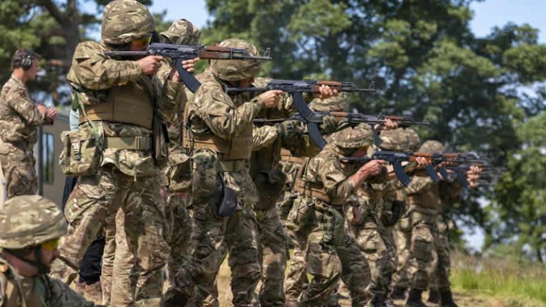 İngiltere, Grönland’a Asker Gönderme Seçeneğini Masada Tutuyor