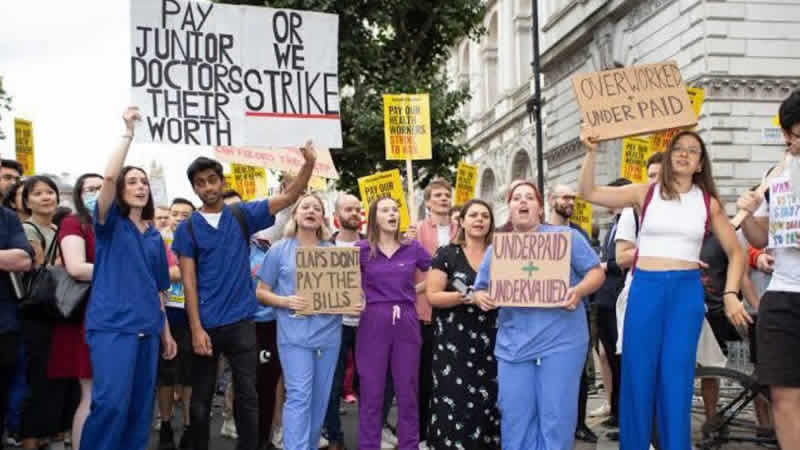 İngiltere’de pratisyen hekimler maaş zammı için 3 günlük grevde
