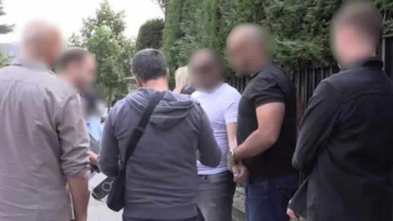 İngiltere’de, insan kaçakçılığı yaptığından şüphelenilen bir kişi gözaltına alındı